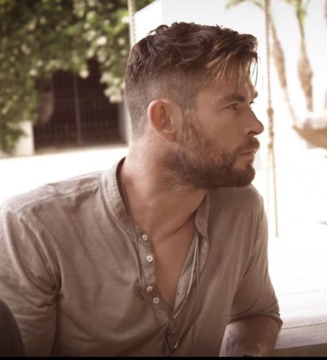 Extraction Chris Hemsworth Hairstyle, Chris Hemsworth Extraction Haircut, Extraction Hairstyle, Chris Hemsworth Hairstyle, Fade Haircut Boys, Chris Hemsworth Haircut, Chris Hemsworth Beard, Tom Hardy Haircut, Chris Hemsworth Hair