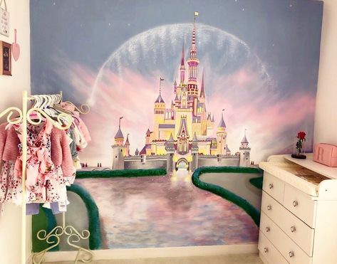 Disney At Home on Instagram: “When your princess deserves only the best, you paint a magical kingdom in her room! What a gorgeous mural @laylakarisx, thank you so much…” Disney Nursery Ideas, Castle Bedroom Kids, Disney Nursery Decor, Nursery Disney, Snow White Sleeping, Disney Baby Rooms, Hand Painted Nursery, Disney At Home, Disney Princess Bedroom