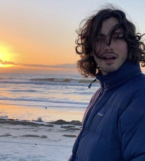 ambar on Twitter: "when logan lerman is finally cast as poseidon in percy jackson then you’ll see… " Logan Lerman, Beach Reading, Long Hair Styles Men, Man Crush, Pretty Men, 귀여운 동물, Percy Jackson, Celebrity Crush, The Ocean