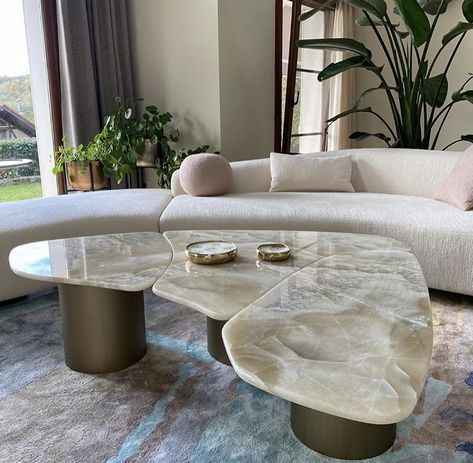 Marble Room Decor, American Interior Design, Marble Room, Centre Table Design, Centre Table Living Room, Center Table Living Room, Marble Round Coffee Table, Dining And Living Room, American Interior