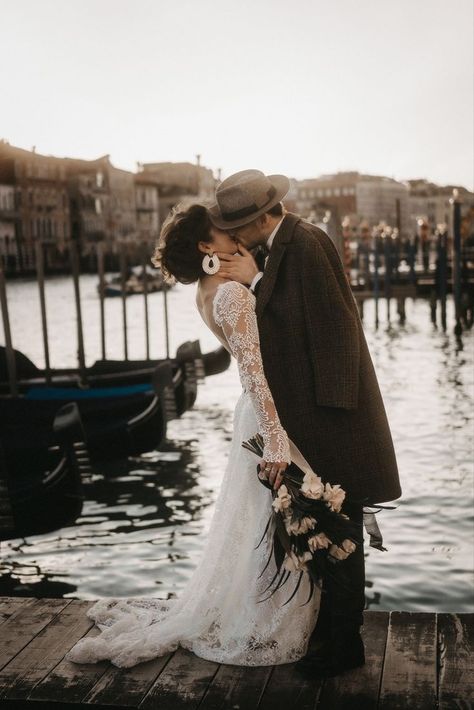 Weddings or elopements in Venice can just bring a very special magic. Venice Wedding, May Wedding, May Weddings, Nature Wedding, Styled Shoot, Elopement, Venice, Destination Wedding, Weddings