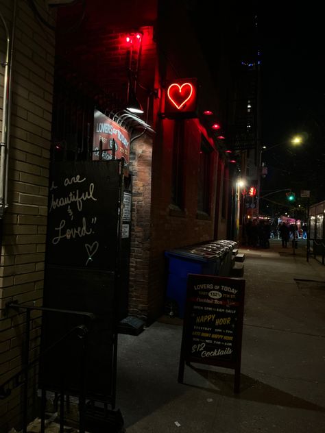 Lovers Of Today Bar, Dive Bar On The East Side, New York Dive Bar, Dive Bar Astethic, Nyc Dive Bar, Nyc Dive Bar Aesthetic, Dive Bar Aesthetic, Pub Aesthetic, Sweaty Palms