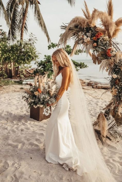 Wedding Dresses Cute, Island Wedding Dresses, Hawaiian Wedding Dress, Hawaii Wedding Dress, Tropical Wedding Dresses, Wedding Photoshoot Ideas, Fiji Wedding, Tropical Beach Wedding, Wedding Hairstyles Bridesmaid