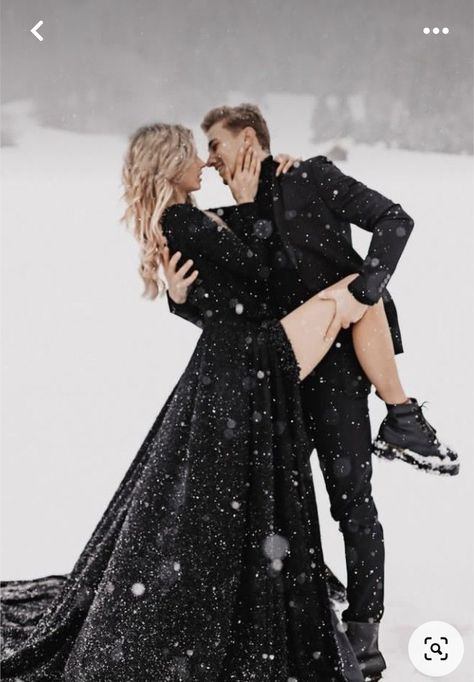 Moody Winter Photoshoot, Moody Photoshoot, Couple Photography Winter, Snow Engagement Photos, Winter Anniversary, Winter Engagement Pictures, Dark Wedding Theme, Winter Shoot, Black Wedding Gowns