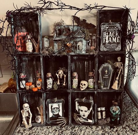 Oddity Shop, Halloween Minis, Gothic Crafts, Halloween Diorama, Halloween Shadow Box, Dollhouse Halloween, Halloween Apothecary, Haunted Dollhouse, Cardboard Box Crafts