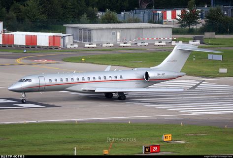 My first time spotting a Global 7500 from VistaJet, sadly the sun was hidden from a huge thunderstorm near the airport. 9H-VIE. Bombardier BD-700-2A12 Global 7500 . JetPhotos.com is the biggest database of aviation photographs with over 4 million screened photos online! Bombardier Global 7500, Gulfstream G650, Private Jet Plane, Luxury Jets, Jet Plane, Boeing 747 200, Royal Life, Deck Photos, Flight Deck