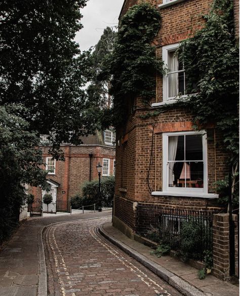 England Countryside, Building Aesthetic, Georgian Architecture, Gabriel Garcia Marquez, Modern Vintage Home, Brick Building, Autumn Vibes, Through The Window, Lifestyle Design