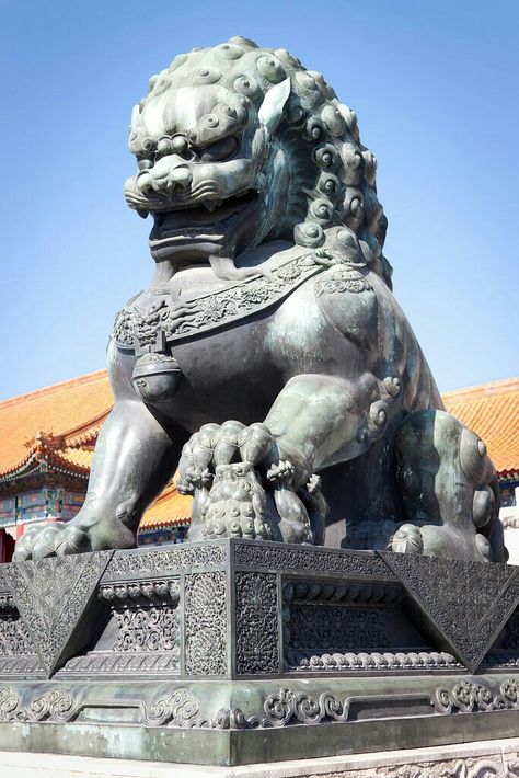 Lion Dog Statue, Chinese Lion Statue, Japanese Foo Dog, Foo Dog Tattoo, Buddhist Tattoo, Chinese Sculpture, Chinese Dog, Chinese Lion, Foo Dog Statue