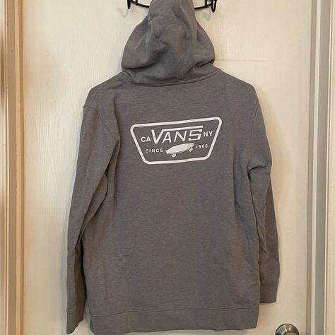 VANS MEN XL Hoodie Sweatshirt Gray White Skate fall winter sports warm skating Skate Hoodie, Vans Hoodie, Vans Men, Mens Vans, Winter Sports, Grey Sweatshirt, Hoodie Sweatshirt, Skating, Stay Warm