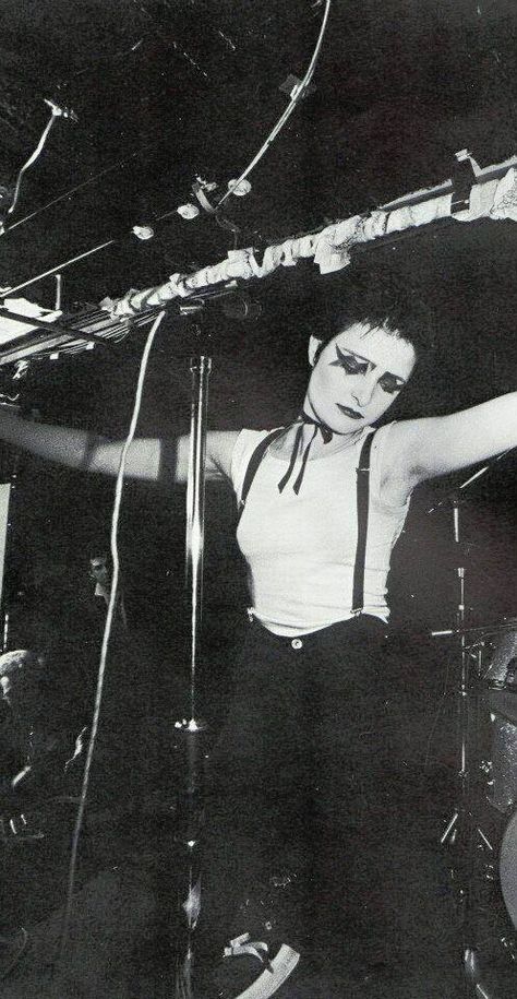 siouxsie Siouxsie Sioux 80s, Wave Photos, 80s Goth, Idol Worship, 70s Punk, Siouxsie Sioux, Goth Bands, Goth Music, Goth Subculture