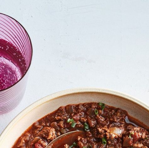 Martha Stewart on Instagram: "For one of those suddenly chilly September nights, how about a warm pot of chili? A batch of this favorite stew takes less than an hour to make. One secret: Two tablespoons of cocoa powder adds a deep hue and enhances the rich beef flavor. Serve with all your your family's favorite fixings. Get the recipe at the link in our bio. 📷: @behindthedawn recipe: @flossylucille" Fire Roasted Tomatoes, Fire Roasted, Chili Recipes, Chili Powder, Family Favorites, Martha Stewart, Cocoa Powder, The Recipe, Sour Cream