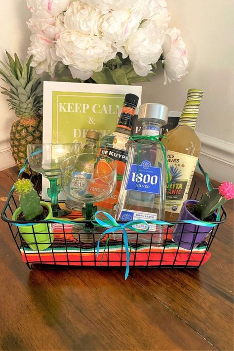 DIY Margarita Gift Basket Ideas {& What To Put In A Margarita Gift Basket} Margarita Gift Basket Ideas, Margarita Basket, Margarita Gift Basket, Tequila Gift Idea, Diy Margarita, Margarita Gift, Raffle Gift Basket Ideas, Gift Basket Diy, Auction Gift Basket Ideas