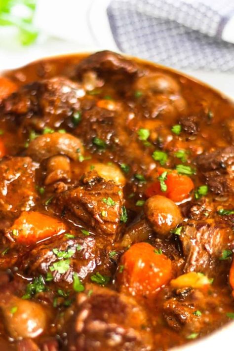 There is nothing better than coming home to a delicious homemade Dutch Oven Beef Stew. A hearty warming dish any day of the week. Tasty Beef Stew Recipe, Easy Beef Bourguignon, Dutch Oven Beef Stew, Oven Beef Stew, Dutch Oven Beef, Beef Bourguignon Recipe, Tasty Beef Stew, Beef Bourguignon, Beef Stew Recipe