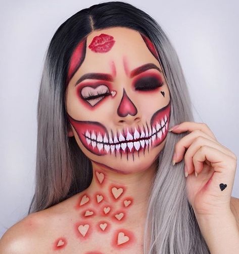 Skull Art Makeup, Valentines Inspired Makeup, Scary Valentines Day Makeup, Valentine Clown Makeup, Creative Face Paint, Holloween Makeup, Cute Halloween Makeup, Halloween Makeup Pretty, Cool Halloween Makeup