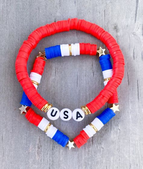 Fourth Of July Bracelet Ideas Clay Beads, Preppy Fourth Of July Bracelets, Diy 4th Of July Accessories, Red White And Blue Necklace, Patriotic Bracelets Diy, Usa Bracelet Ideas, Red White Blue Bracelets, 4 Of July Bracelets, July 4th Clay Bead Bracelets