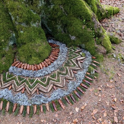 Art at Šumava National Park, Czech Republic. Artist: Lucia Pec. Art Made With Nature, Landart Ideas, Land Art Ideas, Art In Nature, Nature Mandala, Earth Art, Front House Landscaping, Forest Art, Community Gardening