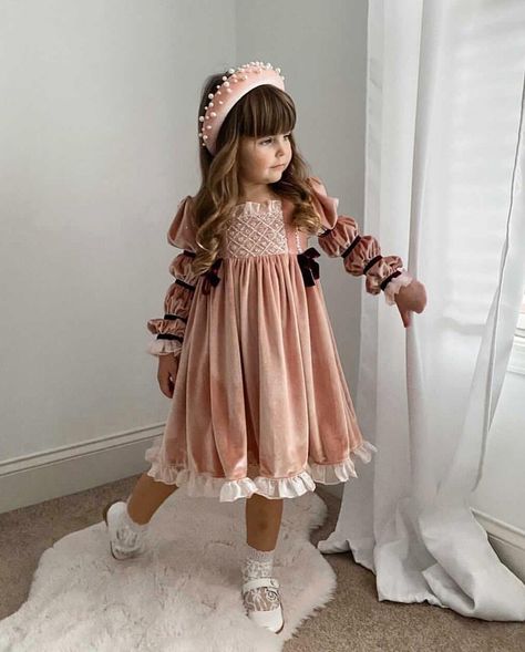 Luxury Kids Clothes, Pink Velvet Dress, Vintage Childrens Clothing, Princess Kids, Velour Dress, Old Dresses, Long Puff Sleeves, Petite Dresses