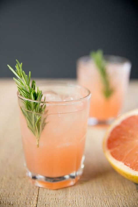 Moms Rule! The Ultimate Mother's Day Brunch Guide - foodiecrush Greyhound Cocktail, Rosemary Cocktail, Best Mixed Drinks, Easy Summer Cocktails, Rosemary Simple Syrup, Signature Cocktails Wedding, Vodka Cocktail, Gin Fizz, Think Food