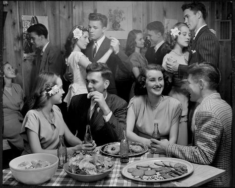 Teen party in a knotty pine basement back in the 50's. 1940s Aesthetic, Nina Leen, 1950s Aesthetic, 1940s Party, Rockwell Paintings, Norman Rockwell Paintings, Robert Doisneau, Teen Party, Norman Rockwell