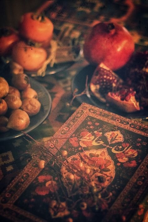 Yalda Night Picture, Yalda Night Aesthetic, Yalda Night Photography, Persian Princess Aesthetic, Yalda Photography, Yalda Photo, Background Yalda Night, Yalda Night Poster, Yalda Background