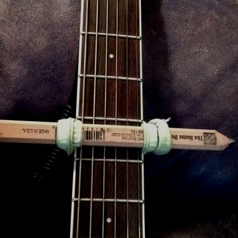 Homemade capo Capo Guitar, Guitar Capo, Innovative Ideas, Guitar Songs, Rubber Band, Rubber Bands, Playing Guitar, Ukulele, Home Made