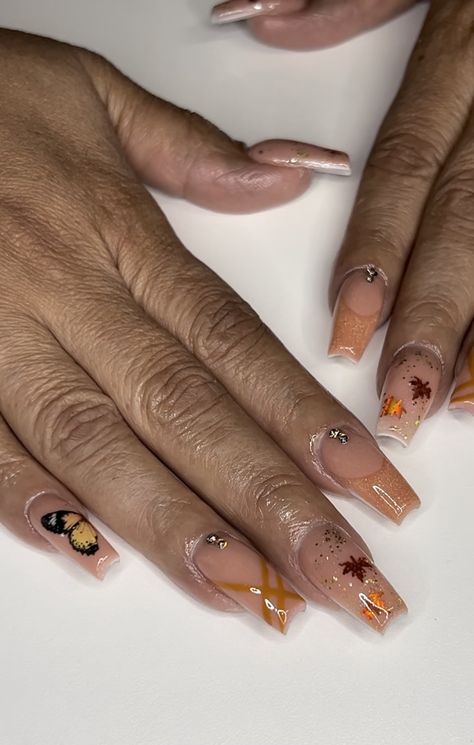 Simple Fall Nails With Leaves, Orange Leaf Nails, Leaf Gel Nails, Fall Nails Leaves, Autumn Leaf Nails, Fall Nails With Leaves, Fall Leaf Nail Designs, Fall Leaf Nails, Nails With Leaves