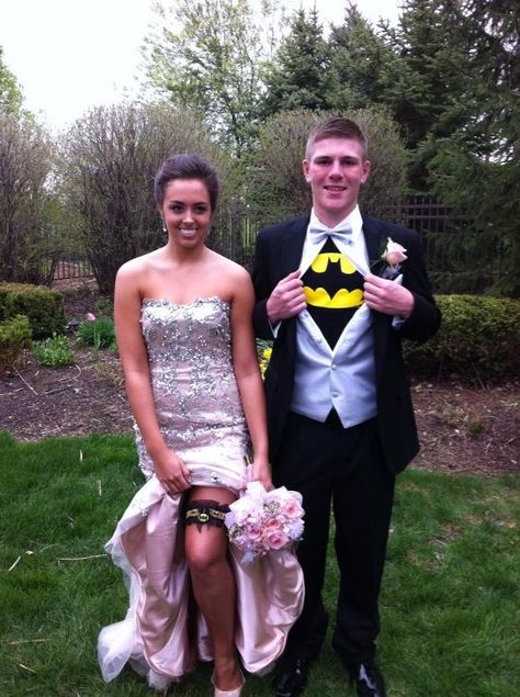 Superhero Prom, Themed Prom Dresses, Hoco Pictures, Comic Book Wedding, Homecoming Poses, Matric Farewell, Couples Cosplay, Prom Goals, Superhero Wedding