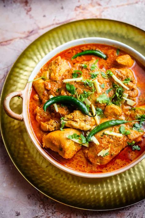 Healthy Indian Chicken Curry, Chicken And Yoghurt Recipes, Easy Indian Chicken Curry, Chicken Thigh Curry Recipe, Easy Curry Chicken Recipes, Chicken Thigh Curry, Authentic Indian Chicken Curry, Curry Chicken Marinade, Tandoori Chicken Curry