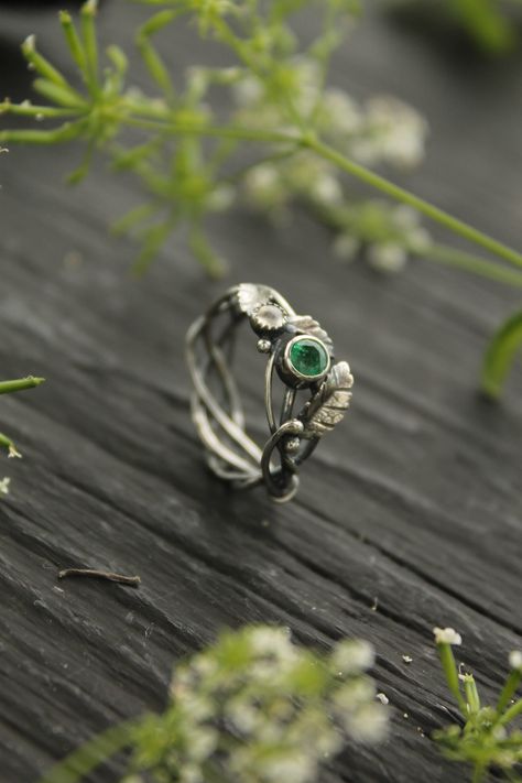 Ring With Leaves, Forest Elves, Unconventional Engagement Rings, Botanical Ring, Gem Ring, Leaf Ring, Rings Cool, Silver Engagement Rings, Lovely Ring