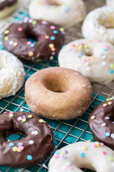 Baked Donuts - Sugar Spun Run Homemade Baked Donuts, Cider Donuts Recipe, Apple Cider Donuts Recipe, Sugar Spun Run, Donut Calories, Chicken Tortilla Soup Easy, Yeast Donuts, Fried Donuts, Baked Donut Recipes