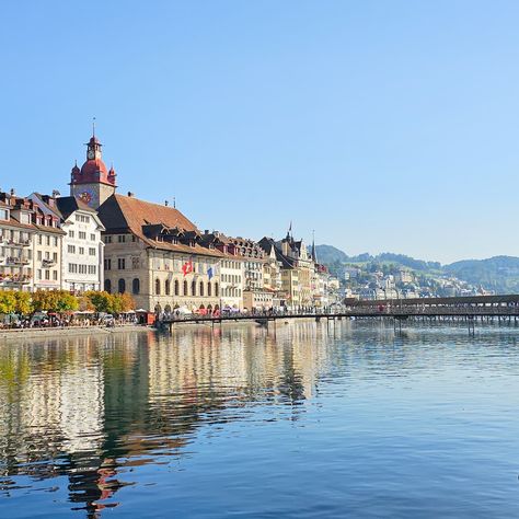 🌟Things to do in Lucerne, Switzerland 🌟 🌟 Take a scenic boat ride across Lake Lucerne, enjoying the gorgeous vistas and tranquil waters. 🌟 Admire the city skyline. This compact city has a beautiful old town and a population of around 82,000. 🌟 Visit the Jesuit Church. This sacred baroque building dates back to 1677. 🌟 Wander through the colorful weekly Wochenmarkt market, which takes place on Tuesdays and Saturdays. 🌟 Learn about the city's carnival celebrations at the Fritschbrunnen fo... Baroque Building, Lake Lucerne, Lucerne Switzerland, Adventure Inspiration, Boat Ride, Lucerne, Lifestyle Inspiration, Adaptation, City Skyline