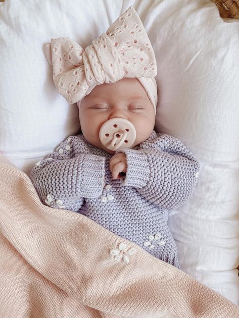 Newborn Girl Aesthetic, New Born Baby Girls Outfit, Newborn Baby Girl Aesthetic, Cute Newborn Baby Girl Outfits, Winter Newborn Outfits, New Borned Baby Girl, Newborn Baby Aesthetic, Newborn Winter Outfits, Newborn Outfits Girl