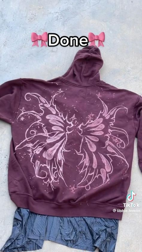 Bleach Painting Hoodie Designs, Painting Shirts Aesthetic, Bleach Clothes Design Aesthetic, Bleached Painting, Bleach Painting Designs, Painted Bleach Hoodie, Bleach Hoodie Designs Diy, Bleach Tie Dye Designs, Bleach Art Shirts Aesthetic