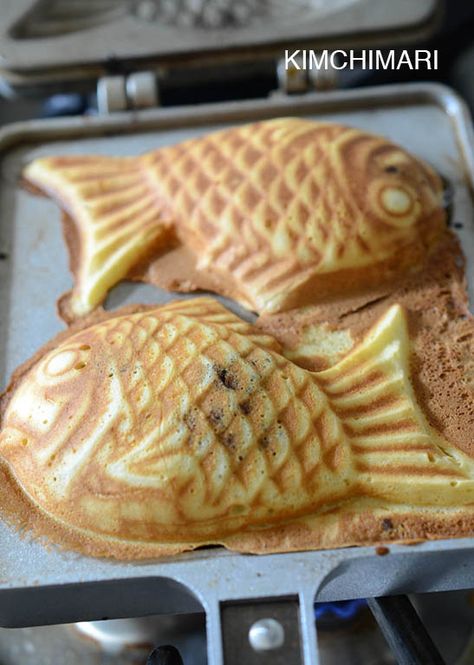 Fish-shaped bread/cake fully cooked in bungeoppang pan Korean Fish Bread, Bread Png, Korean Fish, Sweet Red Bean, Fish Bread, Korean Street Food, Red Bean, Korean Street, Red Beans