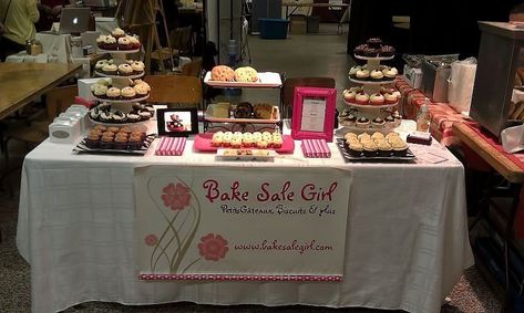 Sale Table Display, Bake Sale Table Display, Bake Sale Table, Bake Sale Displays, Bake Sale Packaging, Cake Pop Displays, Baking Decor, Stand Feria, Bakery Display