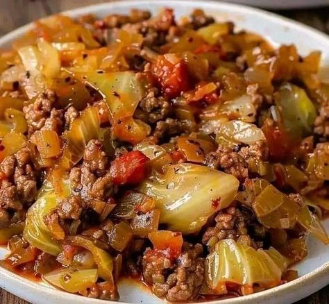 Shredded Cabbage Casserole, Cabbage And Ground Beef Recipes Low Carb, Hamburger And Cabbage, Adkins Recipes, Cheesy Cabbage, Beef Skillet, Unstuffed Cabbage Rolls, Desayuno Keto, Smart Points Recipes