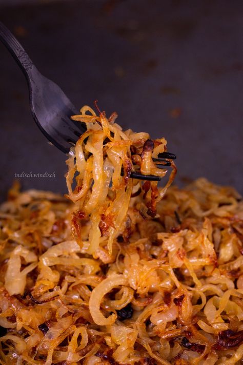 How to bulk fry your onion perfectly in the oven? Slicing Onions, Oil Substitute, Stove Top Oven, Pakistani Dishes, Fries In The Oven, Fried Onions, Frying, Simple Tricks, Traditional Food