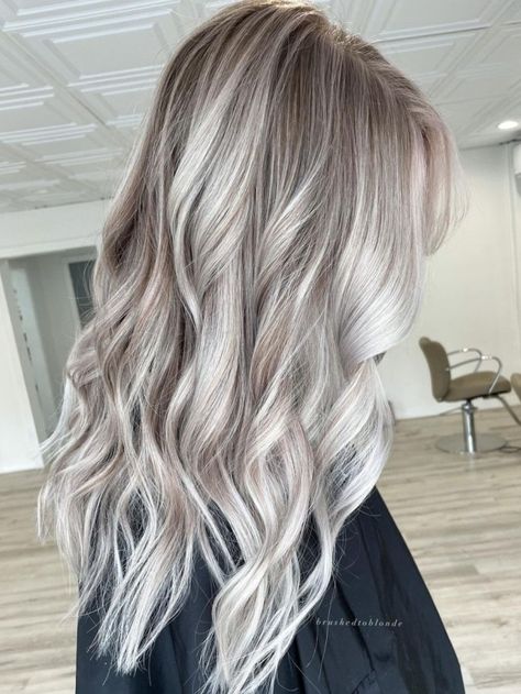 Ashy Silver Blonde Hair, Frosted Blonde Hair, Popelavá Blond, Blonde Hair With Silver Highlights, Bright Dimensional Blonde, Light Ash Blonde Hair Color, Blonde Highlights With Lowlights, Best Blonde Highlights, Icy Blonde Highlights