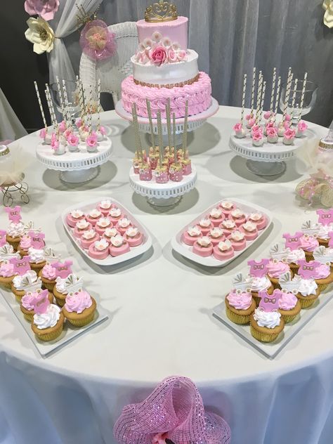 Birthday Party Treat Table Ideas, Treat Table Set Up, Birthday Snack Table, Dessert Bord, Diy Baby Shower Ideas, Tårta Design, Girl Shower Themes, Find Your Niche, Birthday Party Snacks