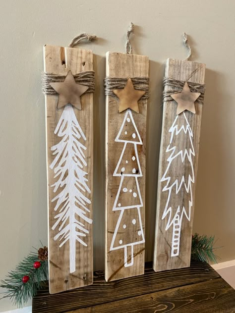 Christmas Trees Rustic, Wood Christmas Trees, Farmhouse Christmas Decor Ideas, Diy Christmas Wreaths Ideas, Christmas Wreaths Ideas, Wooden Christmas Decorations, Diy Christmas Wreaths, Wreaths Ideas, Christmas Wreaths To Make