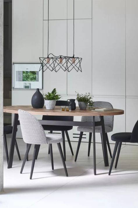 RealHomes.com design feature. "Looking for modern dining room ideas that are going to make your space feel chic and contemporary but still warm and welcoming? Well, lucky for you you are in the right place. A successful modern dining room scheme needs a couple of key considerations - less clutter, texture and some shapely furniture. If you love a simple feel but with modern furniture then this look is for you." Black Dining Room Furniture, Modern Dining Room Ideas, Dining Table Design Modern, Dining Room Accents, Room Accent Wall, Dining Room Design Modern, 6 Seater Dining Table, Dining Room Ideas, Dark Metal