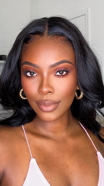 Bronzy Makeup Black Women, Bronzed Makeup Look Black Women, Bronzer Makeup Black Women, Bronze Makeup Dark Skin, Bronzer Dark Skin, Warm Makeup, Nars Makeup, Different Makeup Looks, Hair Stores