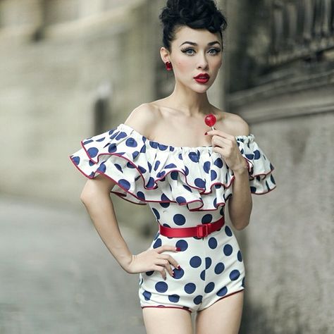 See this Instagram photo by @misswinny1 • 3,490 likes Mode Rockabilly, Idda Van Munster, Outfit Retro, Rockabilly Girl, Look Retro, Vintage Swimwear, Retro Mode, Retro Clothing, Rockabilly Fashion