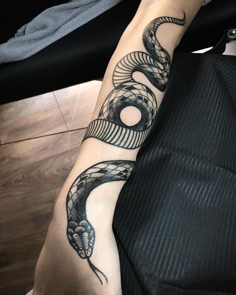 LUCA POLINI A Snake Tattoo, Tattoo Planets, See Tattoo, Tattoo Snake, Sanskrit Tattoo, Rose Shoulder Tattoo, Snake Tattoo Design, Leo Tattoos, Handpoke Tattoo