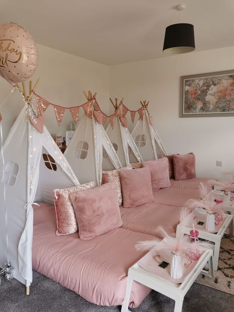 Pink Aesthetic Sleepover, Pink Tent Sleepover, Sleepover Ideas For Birthday Party, Pink Birthday Slumber Party, Pink Sleepover Birthday Party, Sleepover Ideas Tents, Boujee Sleepover, Pink Birthday Sleepover Ideas, Sleepover Birthday Parties Decorations