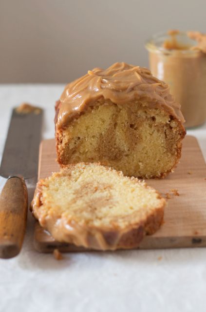 Rose Loaf Cake, Loaf Cake Flavours, Loaf Tin Cakes, Caramel Loaf Cake, Cookies Business, Marbled Cake, Delish Cakes, Mini Loaves, Bread Tin