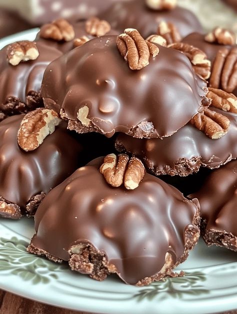 Classic turtle clusters with pecans and chocolate for a timeless holiday treat. #TurtleClusters #HolidayFavorites Turtles Recipe Easy, Chocolate Pecan Turtle Clusters, Pecan Turtle Clusters, Pecan Turtles Recipe, Turtle Clusters, Turtles Recipe, Brunch Recipes Easy, Turtle Recipe, Easy Recipes Breakfast