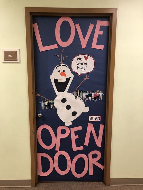 Valentines Hallway Decor School, February Theme Classroom Door, Valentines Class Door, Classroom Doors For Valentines Day, Febuary Door Ideas For Classroom, January Classroom Door, Valentines Door Ideas, Valentines Day Door, February Classroom Door