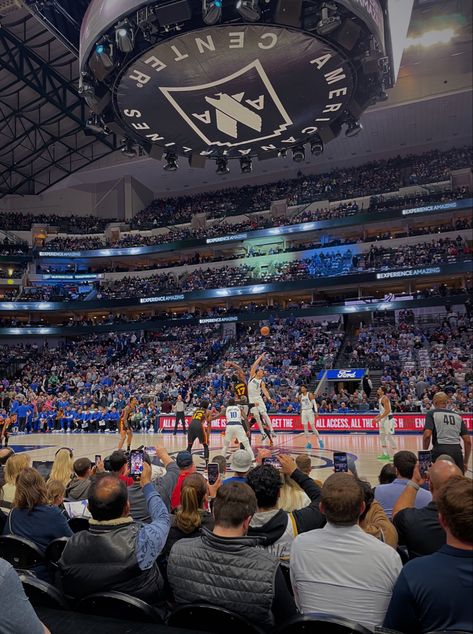 Courtside Nba Game, Basketball Courtside Aesthetic, Nba Vision Board, Basketball Game Courtside, Nba Courtside Aesthetic, Dallas Mavericks Aesthetic, Nba Game Aesthetic, Nba Tiktok, Dallas Core