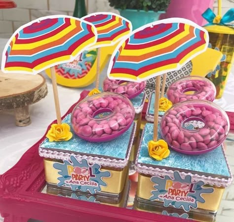 Wine Party Appetizers, Birthday Party Candy Bar, Barbie Pool Party, Barbie Pool, Streamer Party Decorations, Festa Pool Party, Candy Bar Party, Pool Party Ideas, Pool Party Decorations